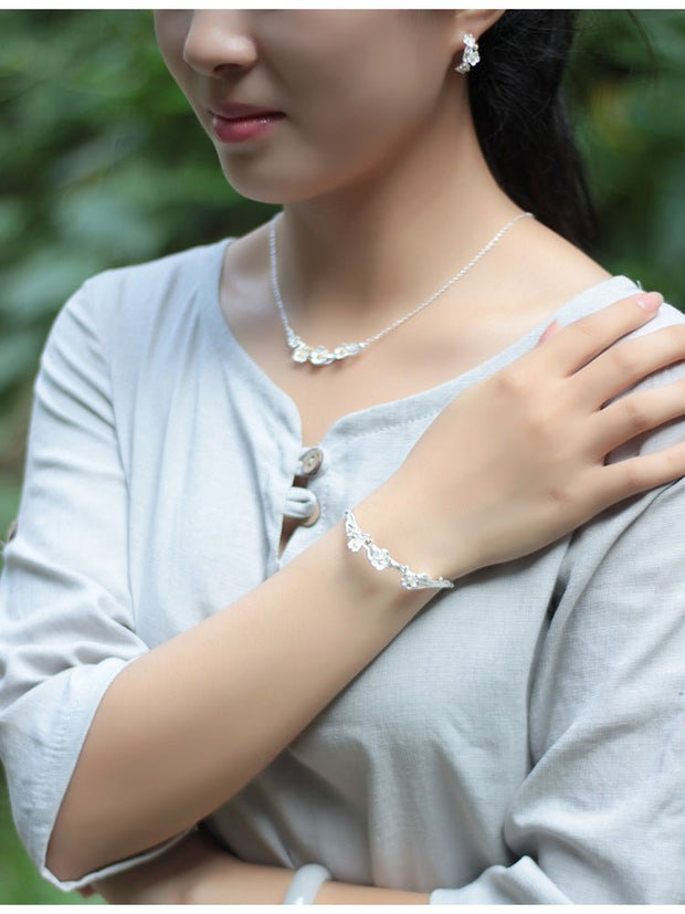Ancient style wintersweet rain flower open bracelet - Tiracisu