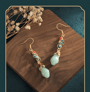 Elegant Vintage Lily of the Valley Pendant Earrings - Tiracisu