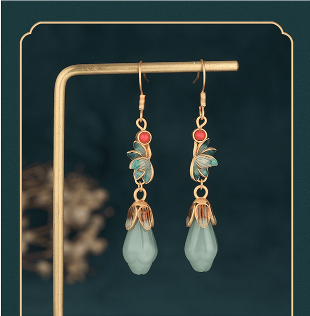 Elegant Vintage Lily of the Valley Pendant Earrings - Tiracisu