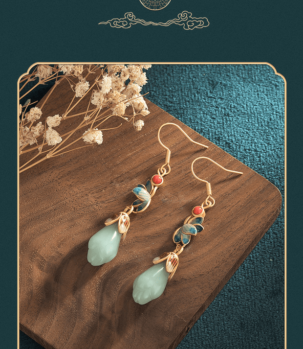 Elegant Vintage Lily of the Valley Pendant Earrings - Tiracisu