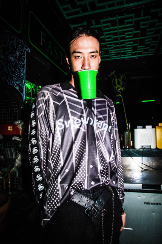 Sview Casper's long-sleeved street hip-hop casual soccer jersey with the same STAFF LOGO letter reflective print