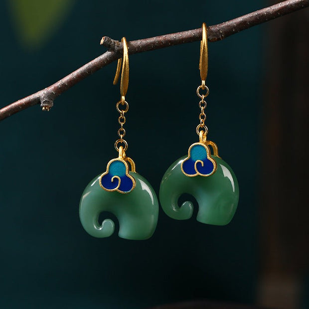 Retro - style green jade cloud pattern elephant pendant earrings - Tiracisu