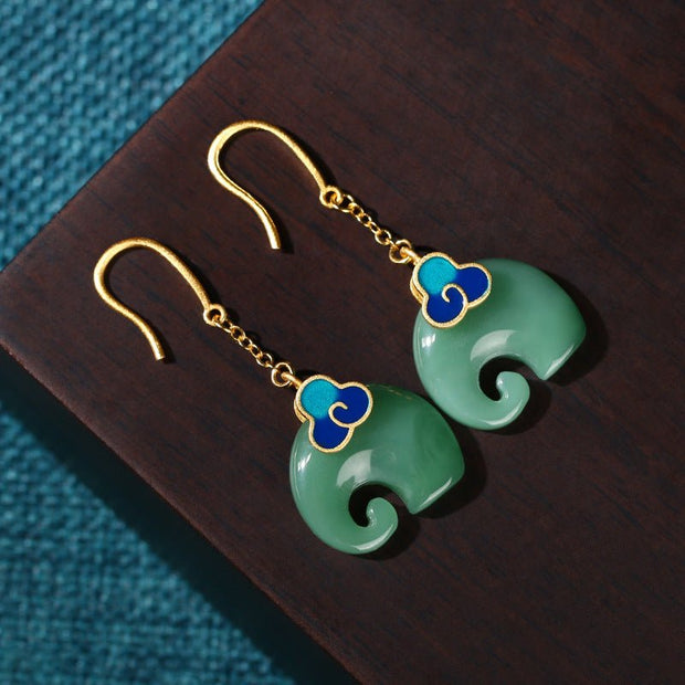 Retro - style green jade cloud pattern elephant pendant earrings - Tiracisu