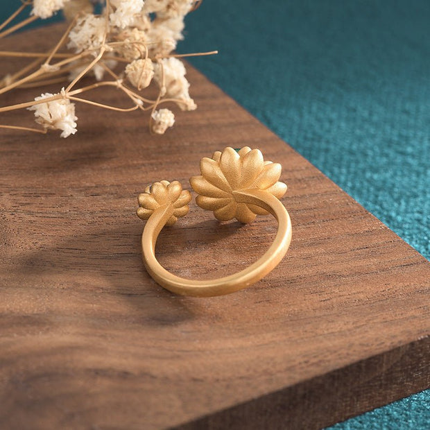 Vintage floral design real gold plating ring, inlaid with green jade and blue enamel flowers - Tiracisu